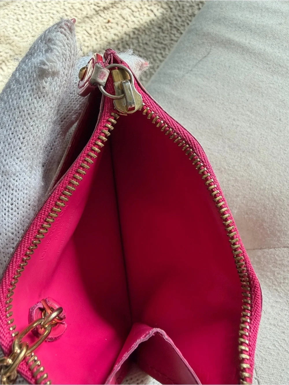 Authentic Louis Vuitton Red Vernis Monogram Key Cles & Card Holder